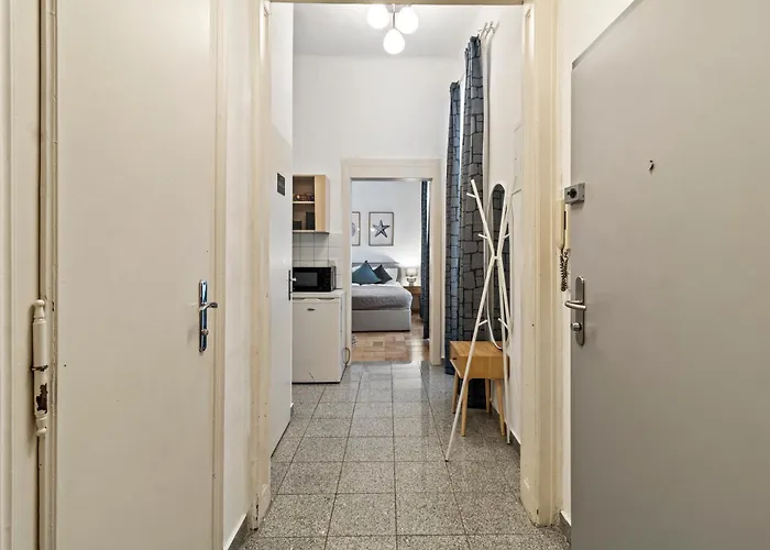 Near Innere Stadt 3min Walk To U4 Friedensbruecke شقة