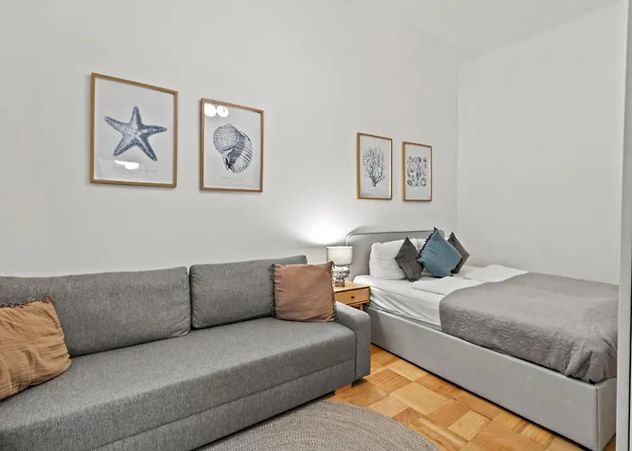 Near Innere Stadt 3min Walk To U4 Friedensbruecke فيينا