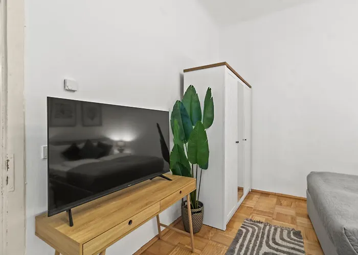 Near Innere Stadt 3min Walk To U4 Friedensbruecke شقة فيينا